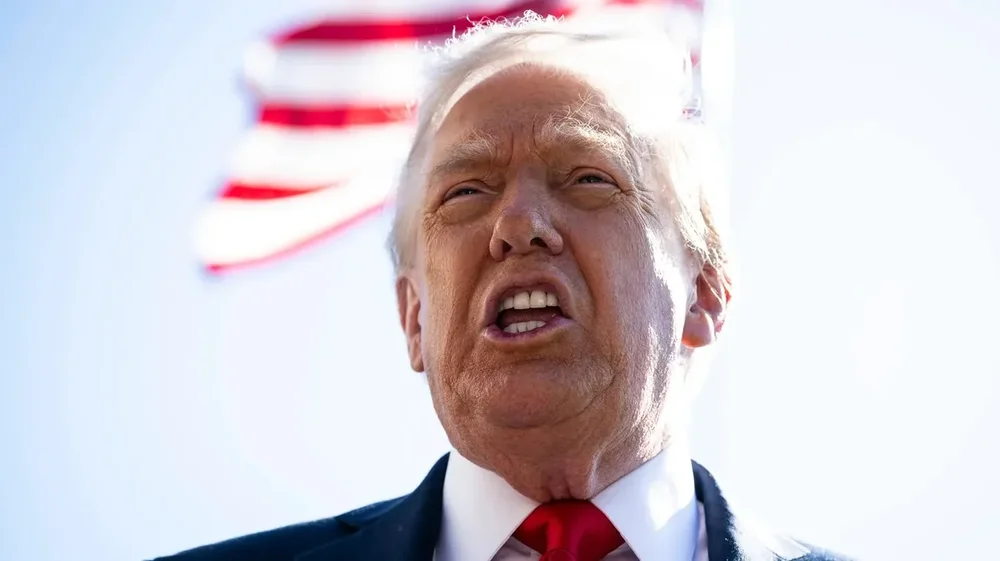 october-5-2025-washington-district-of-columbia-usa-united-states-president-donald-j-trump-speaks-to--n-washington-d-c-usa-before-boarding-marine-one-to-.thumb.webp.537bdd1332634f92a1faabf5bce3351b.webp